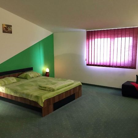 Ranch Robert Hotel Dudestii Noi Esterno foto